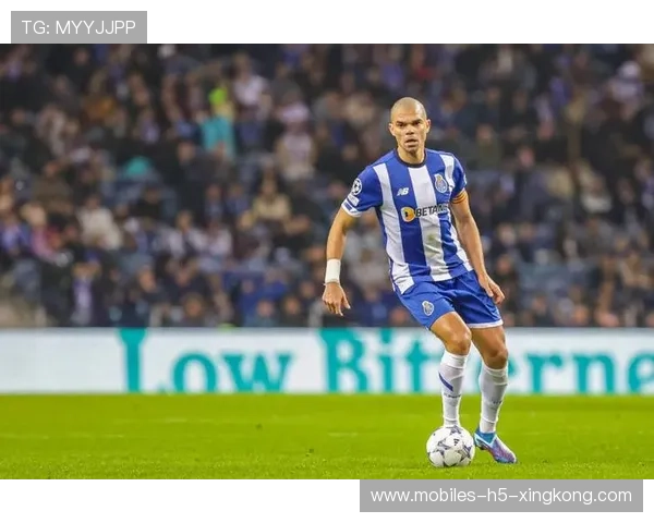 波尔图佩佩头球冲顶破门老将依旧硬气