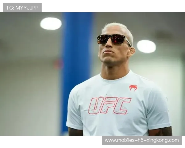 UFC选手闪击KO震动全网观看量爆炸：一夜之间的传奇从这里起飞