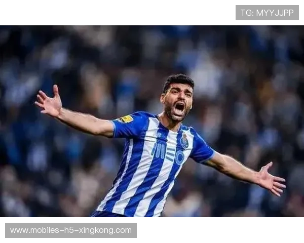 波尔图塔雷米头球冲顶助攻前锋完成制胜一击：一场关于默契与拼搏的足球软文